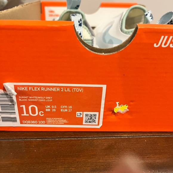 Brand new toddler girl Nike runners - Picture 3 of 3